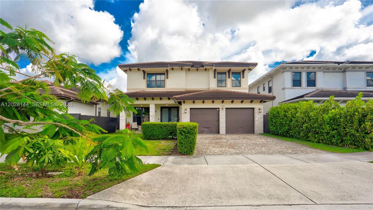 Vendido Recientemente: $920,000 (4 camas, 4 baños, 2921 Pies cuadrados)