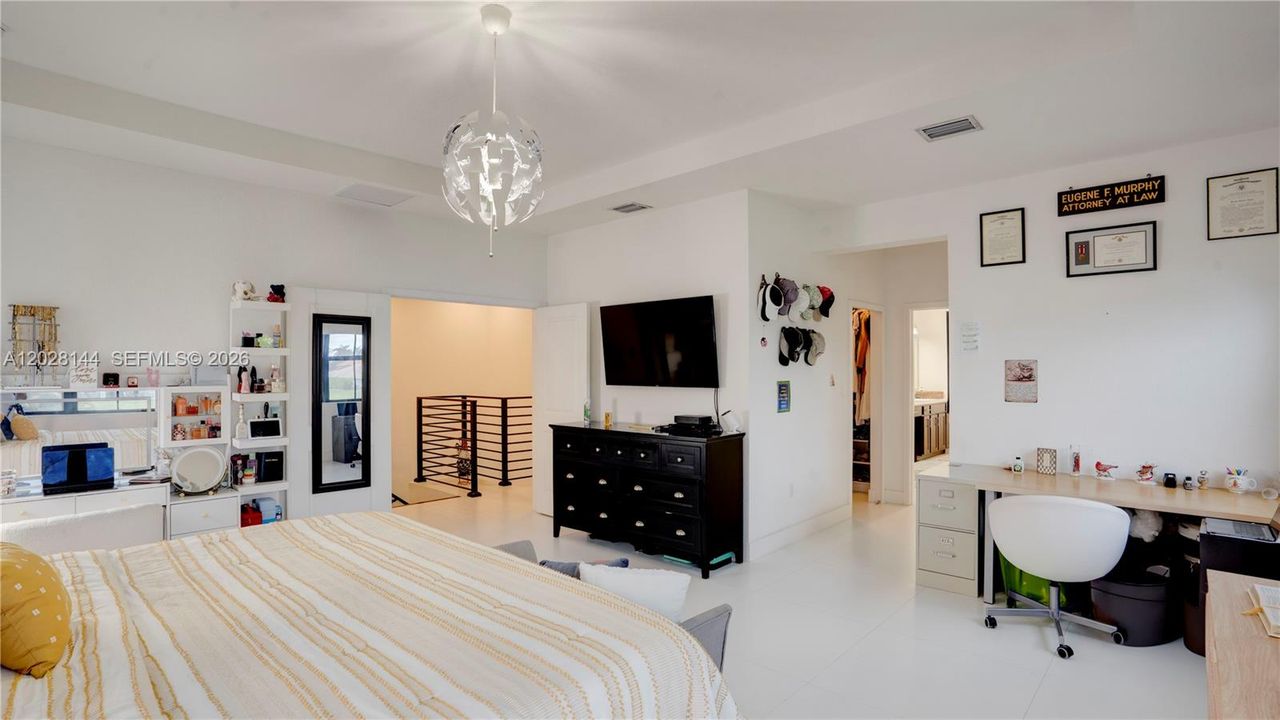 Vendido Recientemente: $920,000 (4 camas, 4 baños, 2921 Pies cuadrados)
