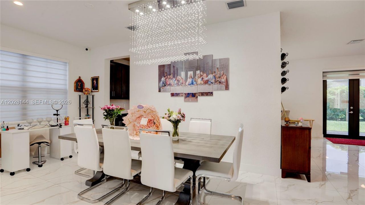 Vendido Recientemente: $920,000 (4 camas, 4 baños, 2921 Pies cuadrados)