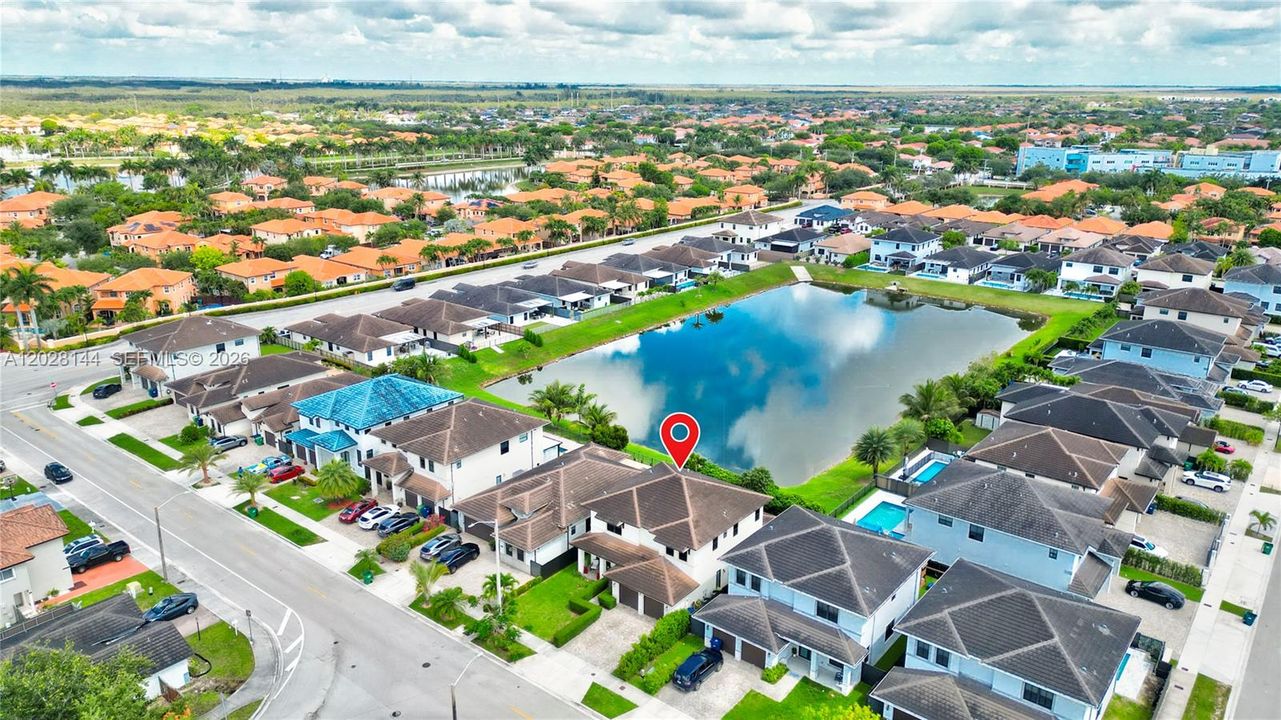 Vendido Recientemente: $920,000 (4 camas, 4 baños, 2921 Pies cuadrados)