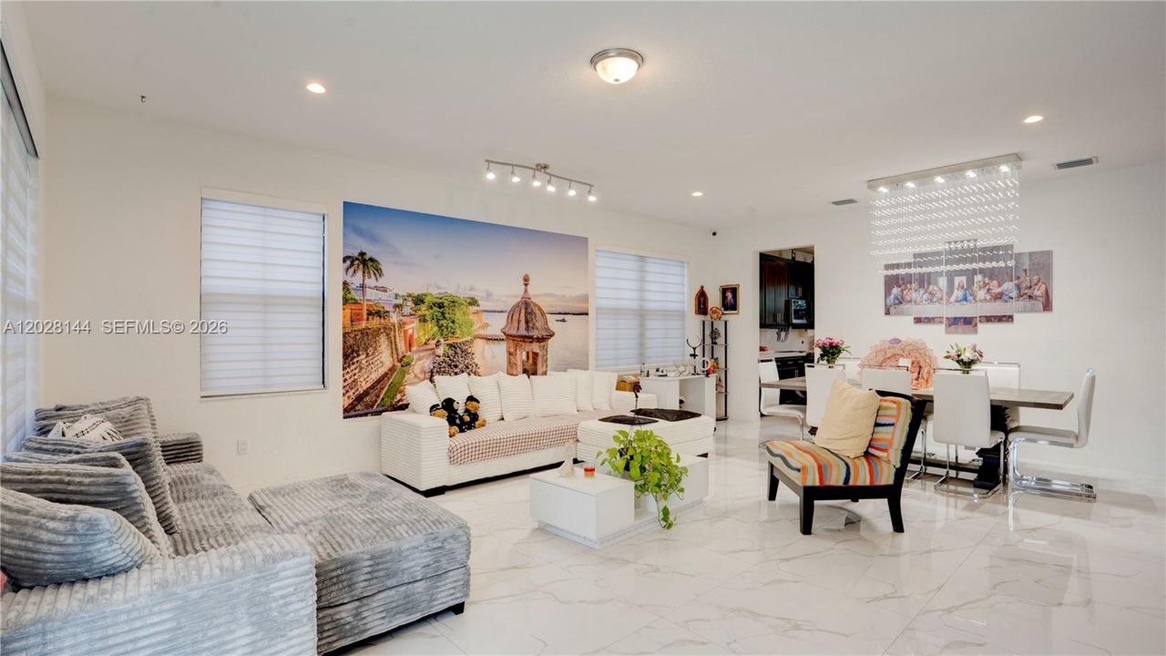 Vendido Recientemente: $920,000 (4 camas, 4 baños, 2921 Pies cuadrados)