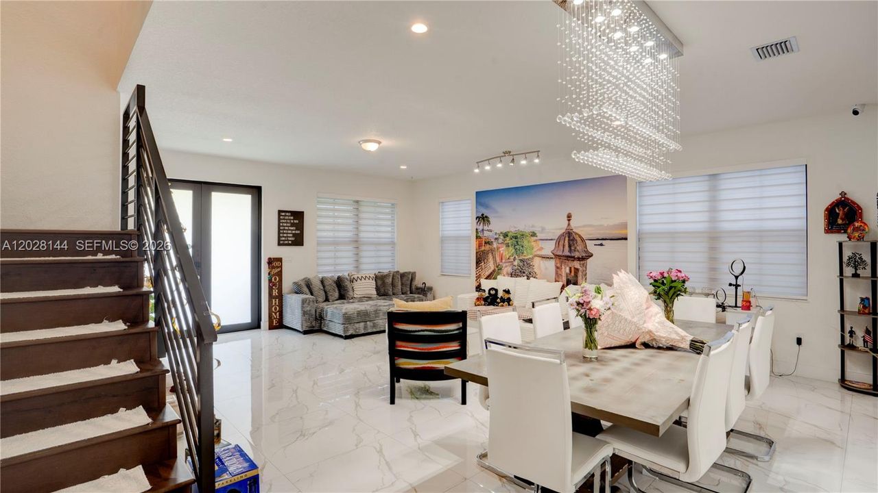 Vendido Recientemente: $920,000 (4 camas, 4 baños, 2921 Pies cuadrados)