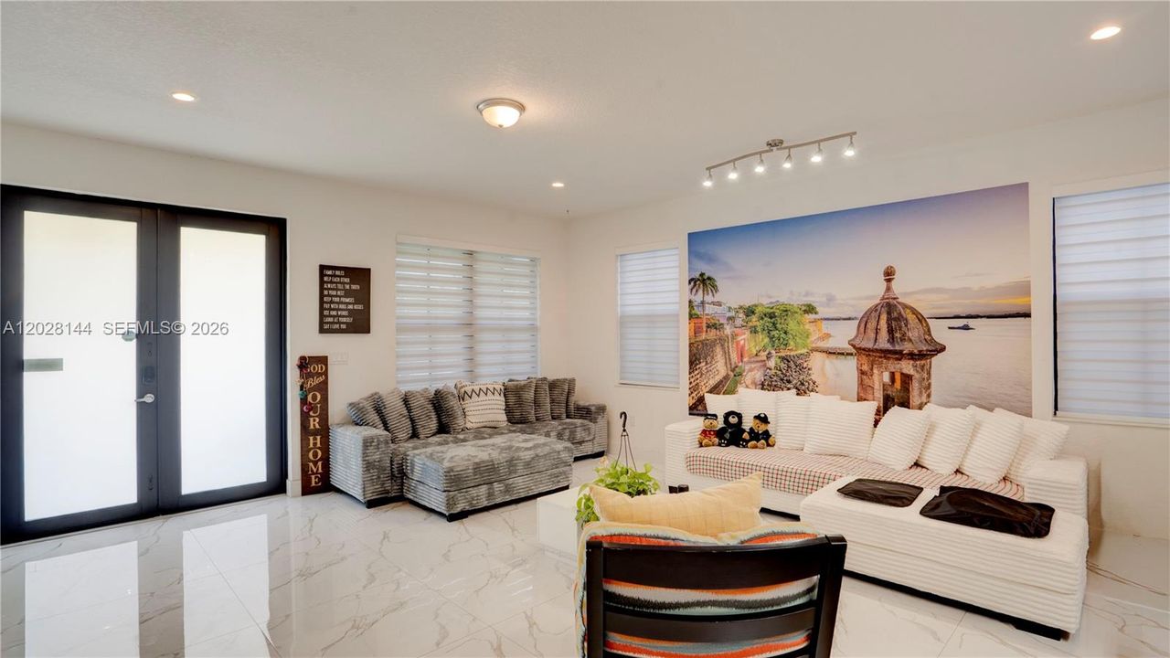 Vendido Recientemente: $920,000 (4 camas, 4 baños, 2921 Pies cuadrados)