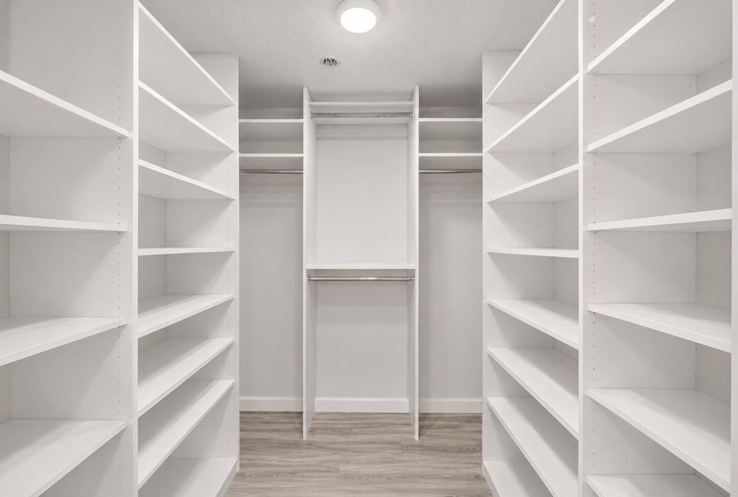 16-MasterBedroom - 3 Closet
