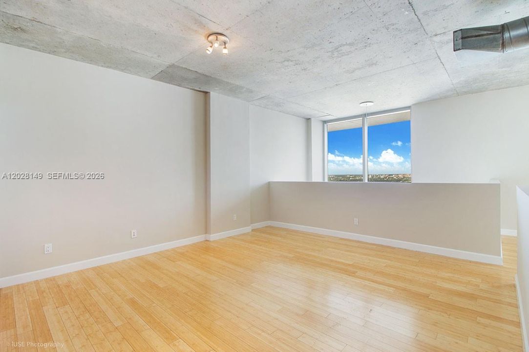 For Sale: $650,000 (2 beds, 2 baths, 1255 Square Feet)