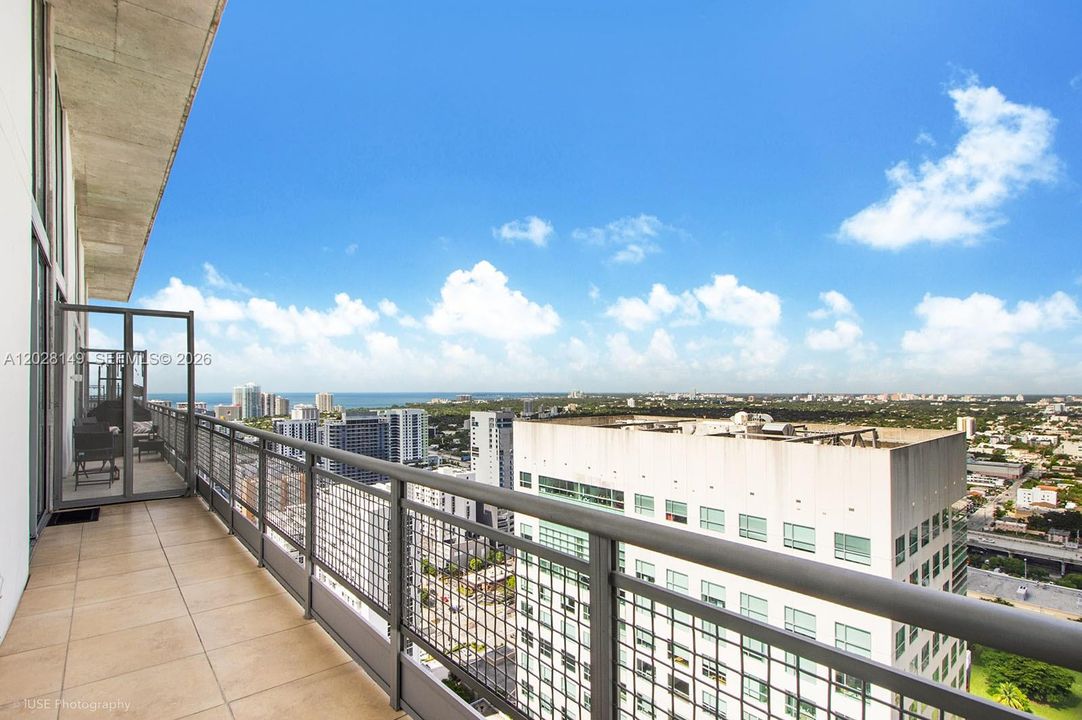 For Sale: $650,000 (2 beds, 2 baths, 1255 Square Feet)