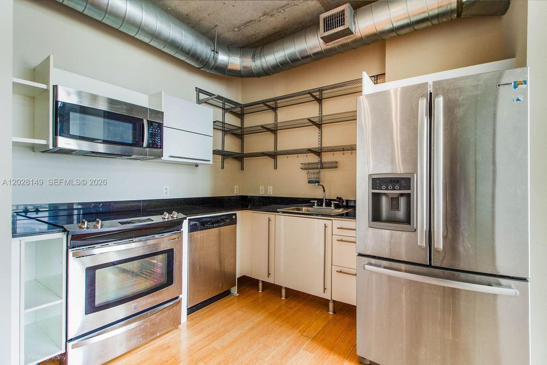 For Sale: $650,000 (2 beds, 2 baths, 1255 Square Feet)