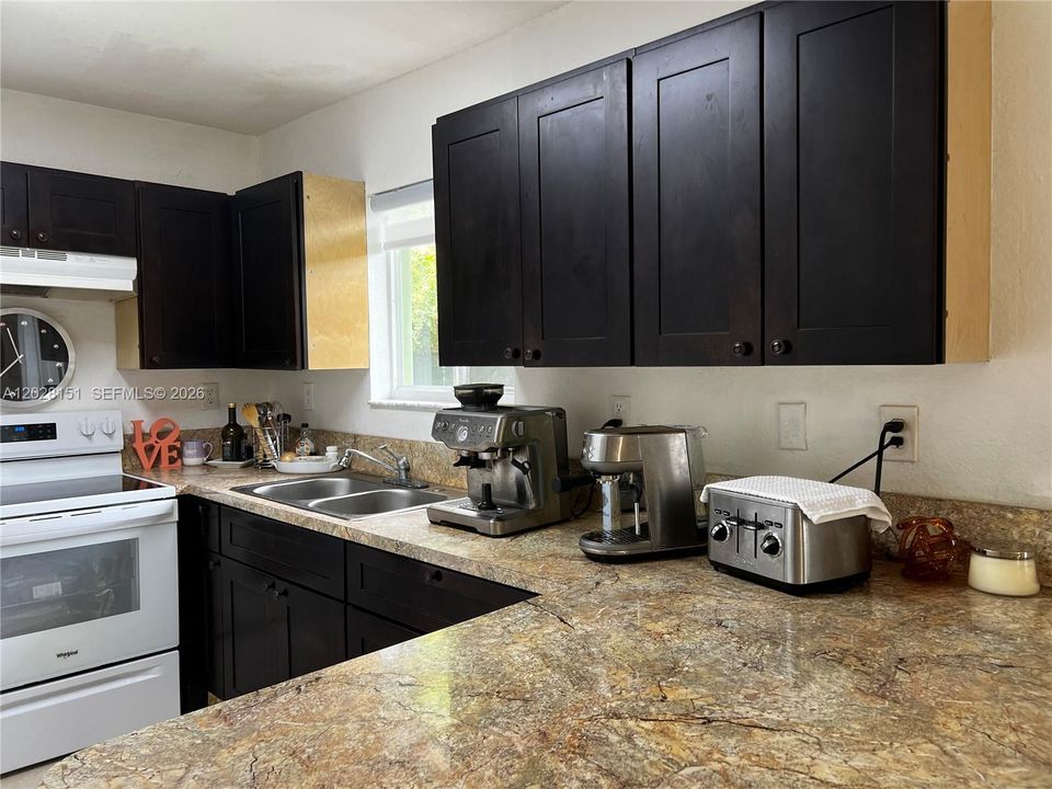 For Sale: $529,000 (4 beds, 2 baths, 1427 Square Feet)