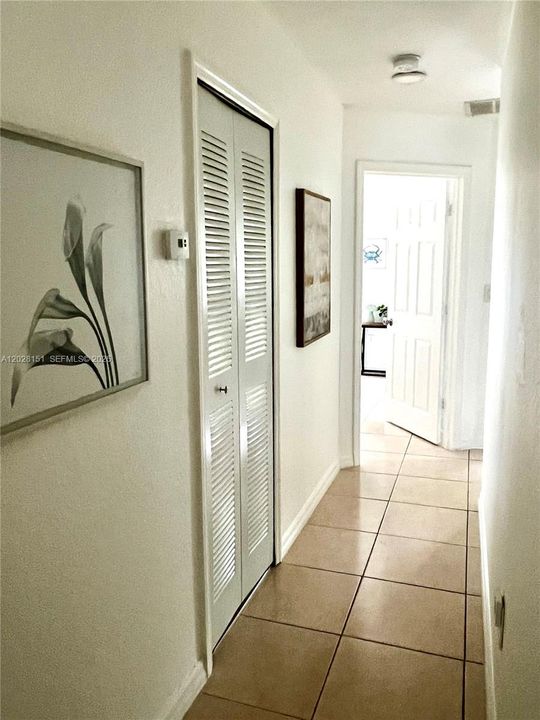 For Sale: $529,000 (4 beds, 2 baths, 1427 Square Feet)