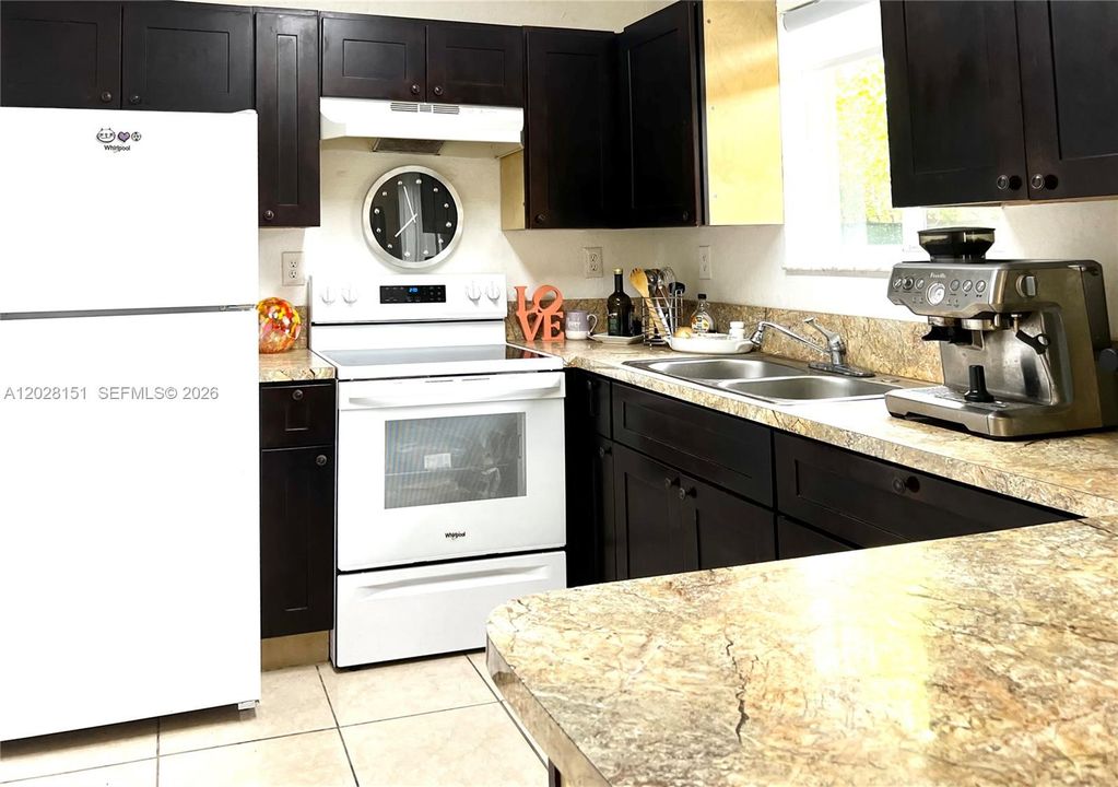 For Sale: $529,000 (4 beds, 2 baths, 1427 Square Feet)