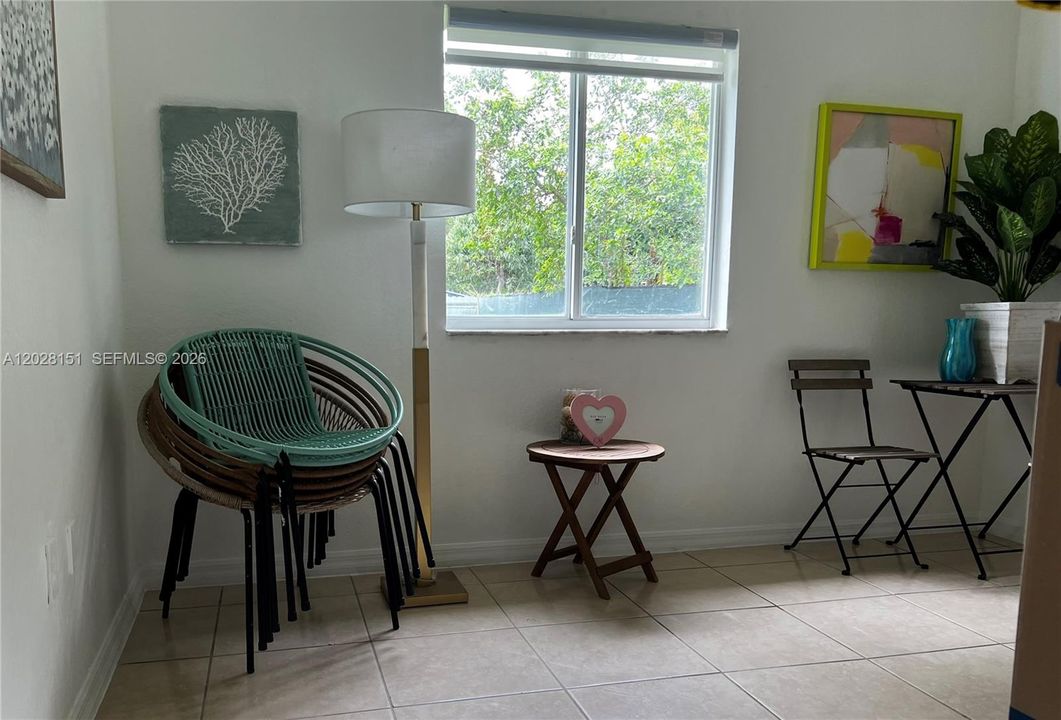 For Sale: $529,000 (4 beds, 2 baths, 1427 Square Feet)