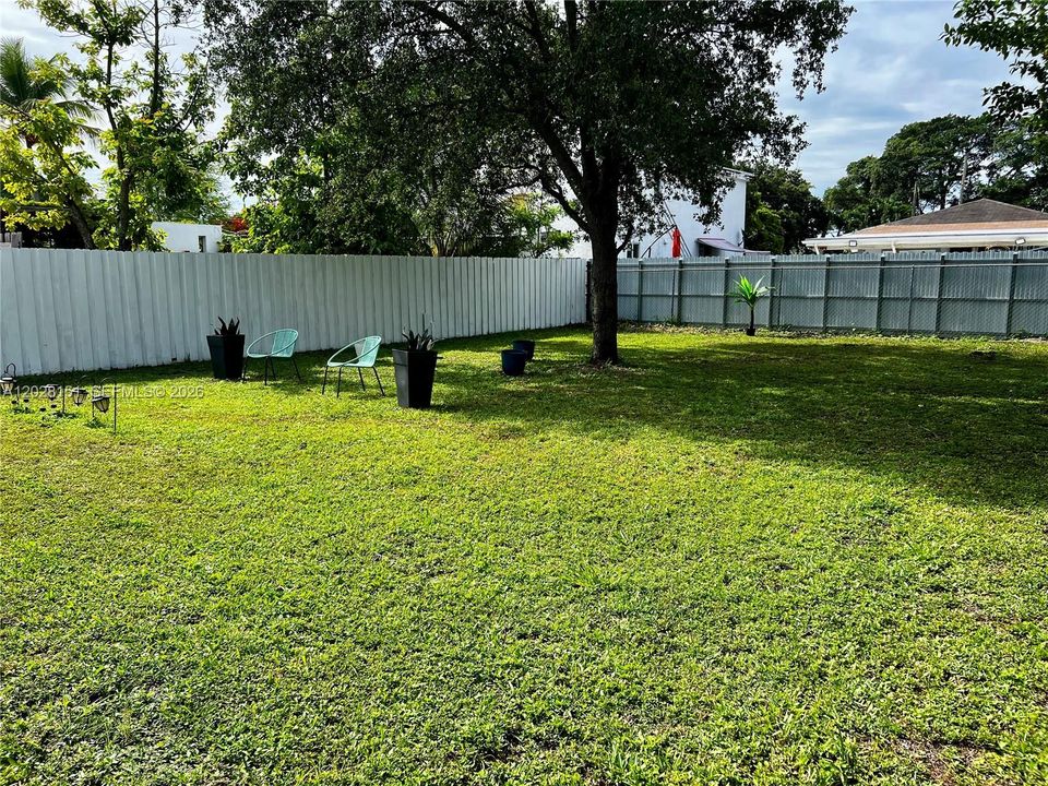 For Sale: $529,000 (4 beds, 2 baths, 1427 Square Feet)