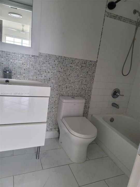 For Sale: $385,000 (2 beds, 2 baths, 860 Square Feet)