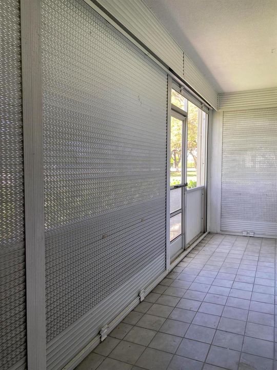 ROLLADEN SHUTTERS