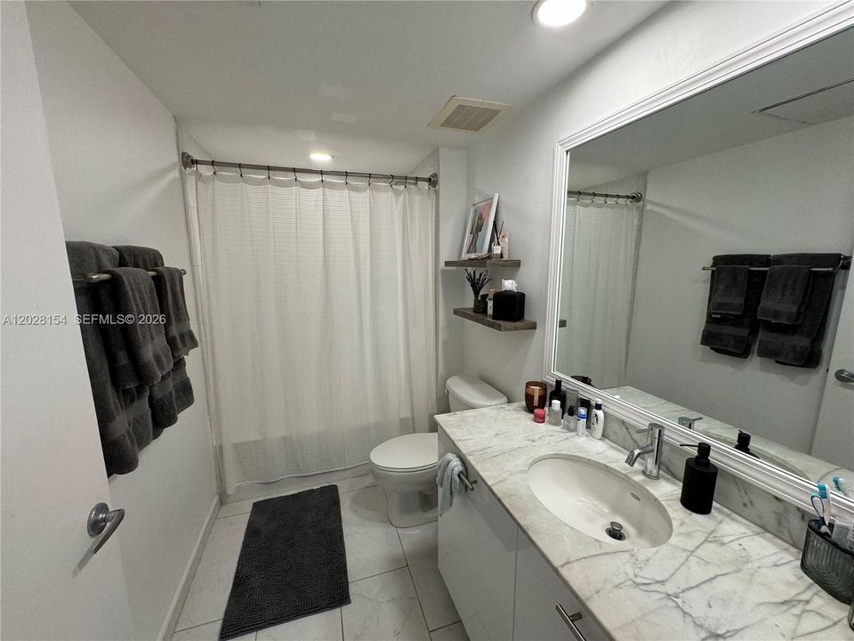 For Sale: $470,000 (1 beds, 1 baths, 702 Square Feet)