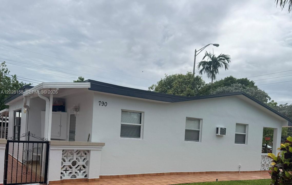 For Sale: $686,000 (4 beds, 3 baths, 1912 Square Feet)
