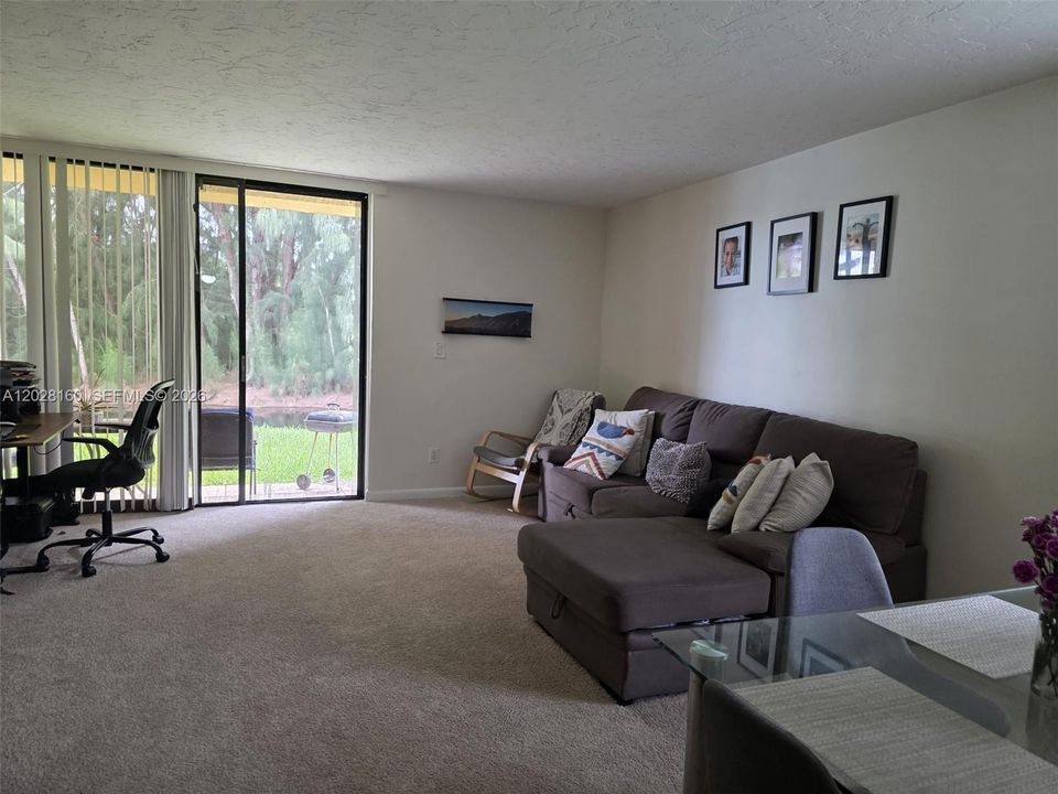 For Sale: $220,000 (1 beds, 1 baths, 815 Square Feet)