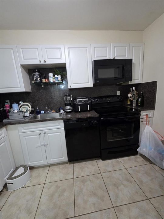 For Sale: $220,000 (1 beds, 1 baths, 815 Square Feet)