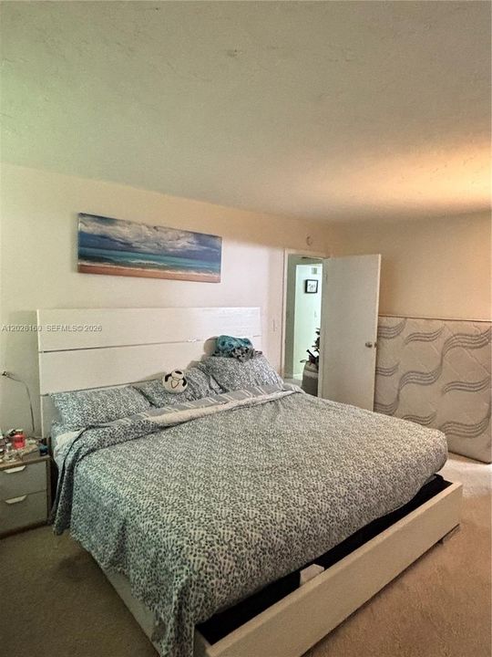 For Sale: $220,000 (1 beds, 1 baths, 815 Square Feet)