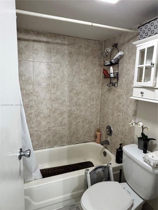 For Sale: $220,000 (1 beds, 1 baths, 815 Square Feet)