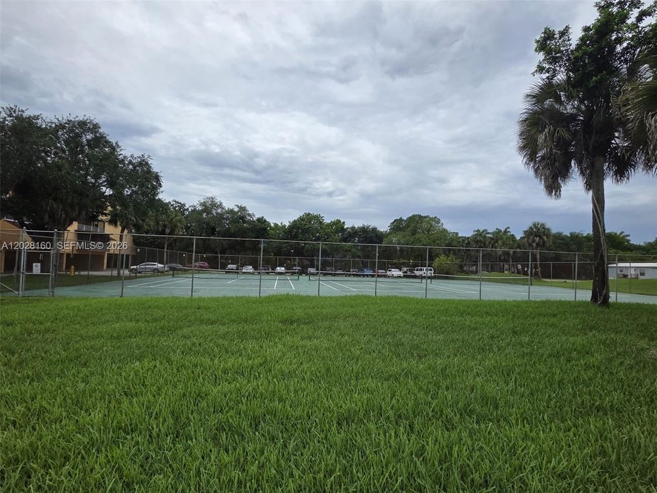 For Sale: $220,000 (1 beds, 1 baths, 815 Square Feet)