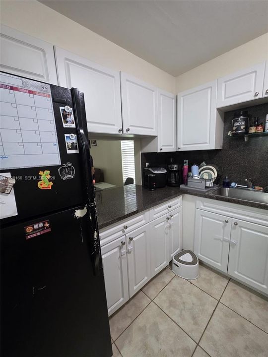 For Sale: $220,000 (1 beds, 1 baths, 815 Square Feet)