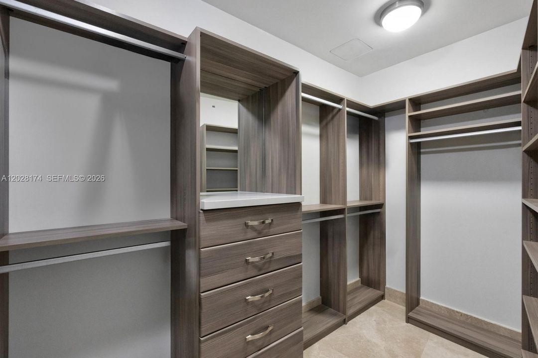 В аренду: $32,000 (4 спален, 4 ванн, 3555 Квадратных фут)