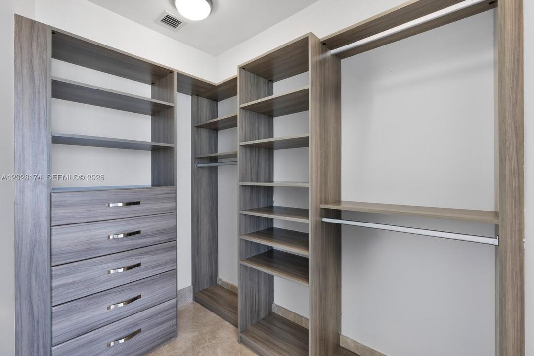 В аренду: $32,000 (4 спален, 4 ванн, 3555 Квадратных фут)