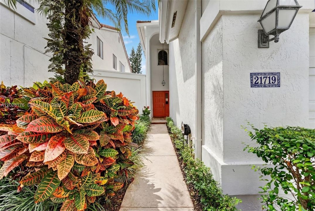 For Sale: $799,000 (3 beds, 2 baths, 1945 Square Feet)