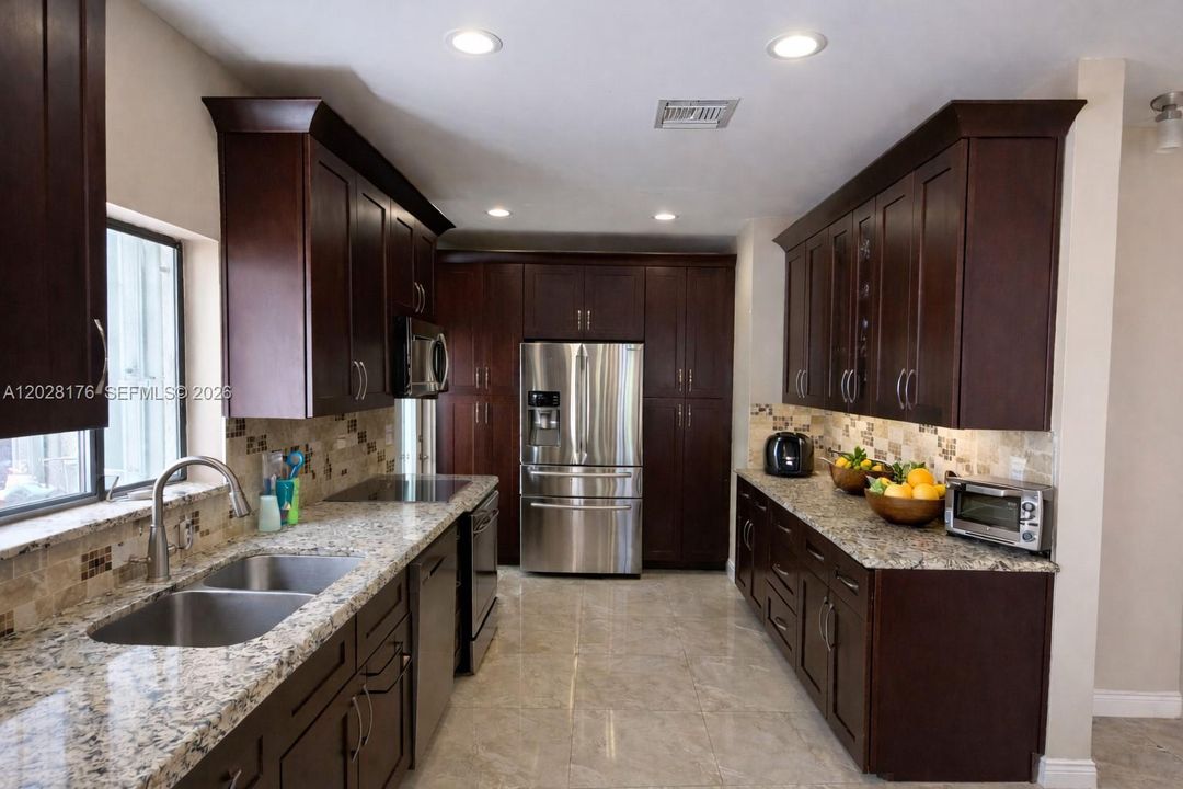 For Sale: $799,000 (3 beds, 2 baths, 1945 Square Feet)
