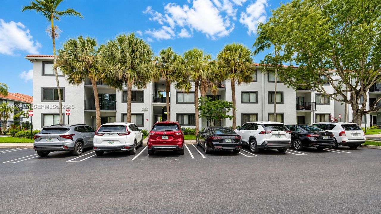 For Sale: $250,000 (2 beds, 2 baths, 986 Square Feet)