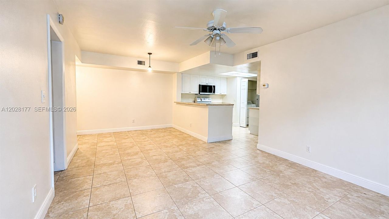 For Sale: $250,000 (2 beds, 2 baths, 986 Square Feet)