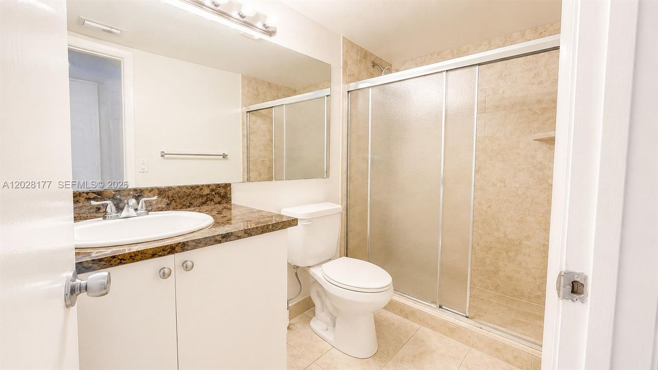 For Sale: $250,000 (2 beds, 2 baths, 986 Square Feet)