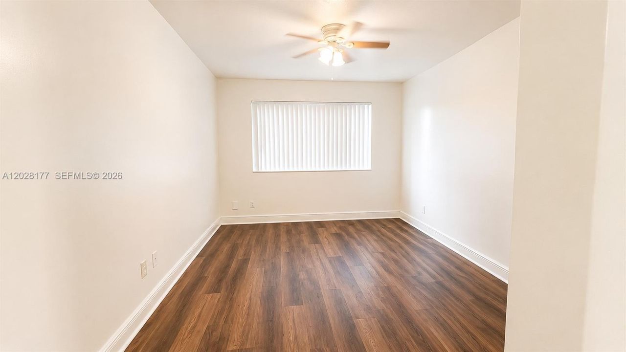 For Sale: $250,000 (2 beds, 2 baths, 986 Square Feet)