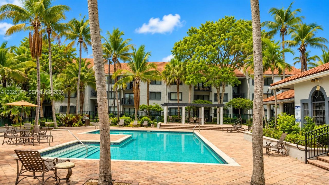 For Sale: $250,000 (2 beds, 2 baths, 986 Square Feet)
