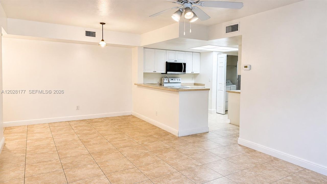 For Sale: $250,000 (2 beds, 2 baths, 986 Square Feet)