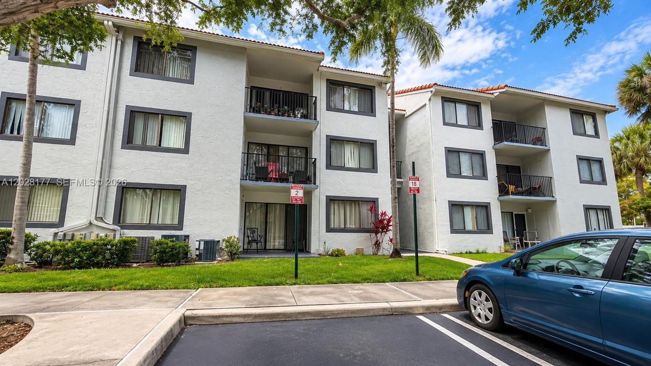 For Sale: $250,000 (2 beds, 2 baths, 986 Square Feet)