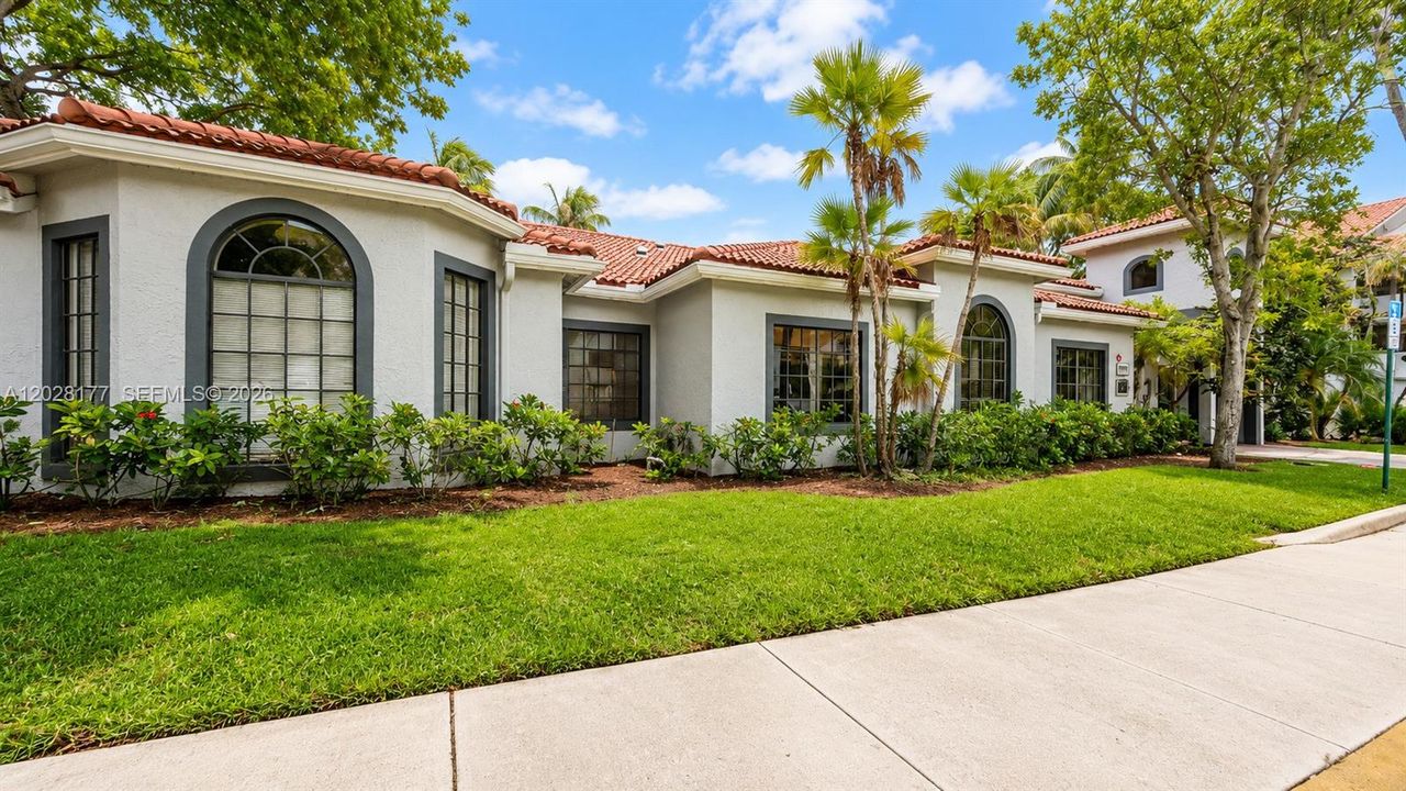 For Sale: $250,000 (2 beds, 2 baths, 986 Square Feet)