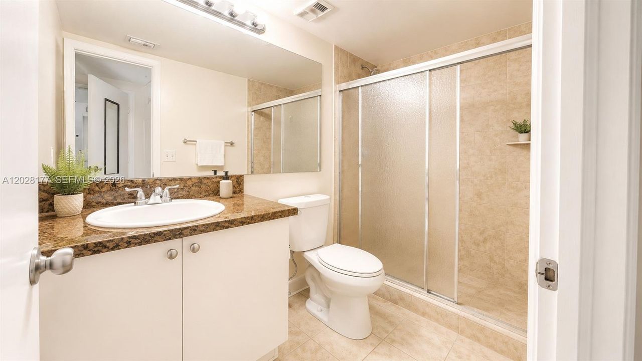 For Sale: $250,000 (2 beds, 2 baths, 986 Square Feet)