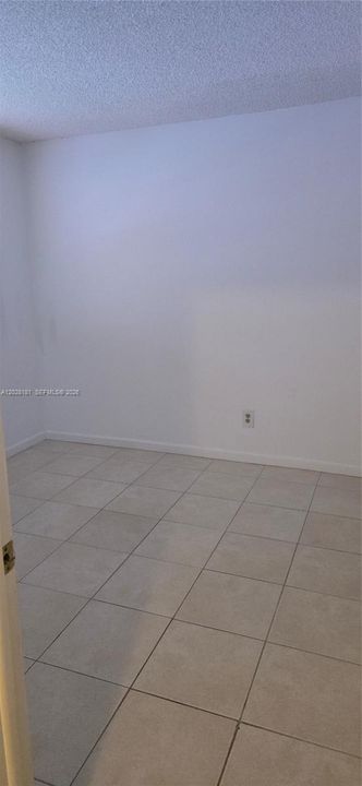 Activo con contrato: $2,100 (2 camas, 2 baños, 806 Pies cuadrados)