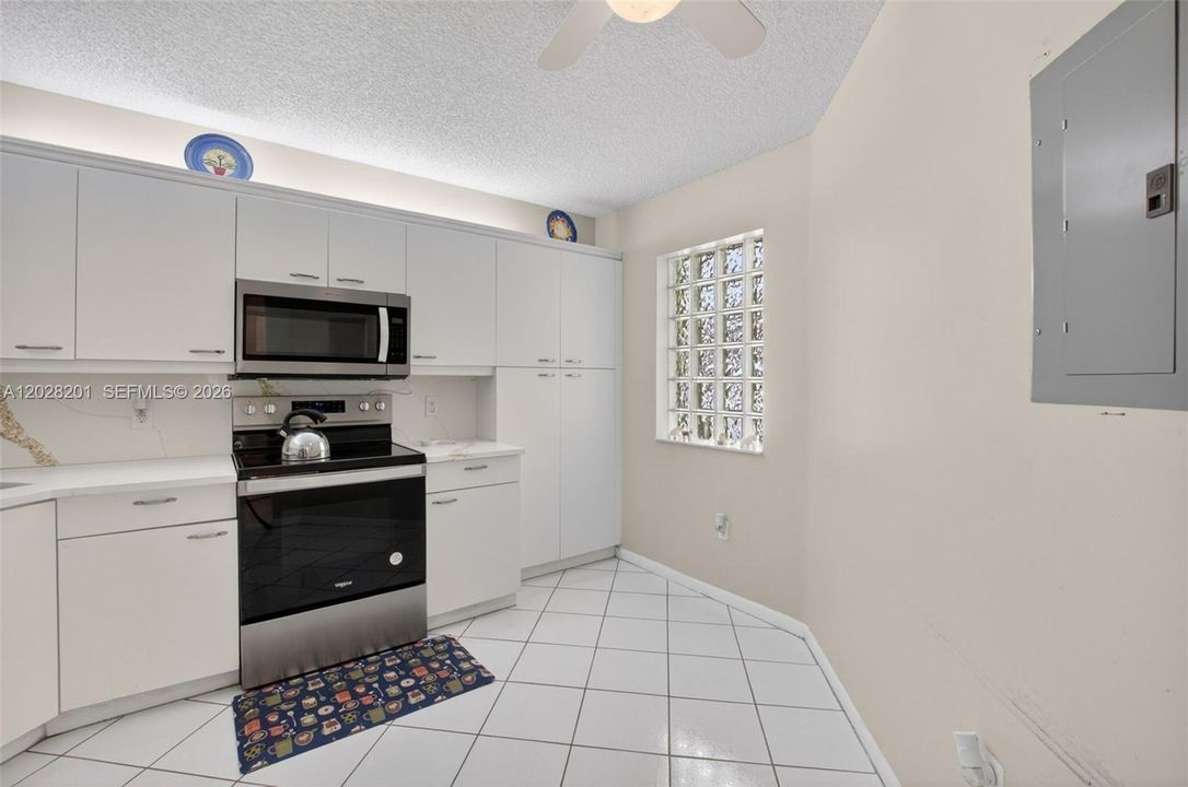 En Venta: $209,900 (3 camas, 2 baños, 1374 Pies cuadrados)