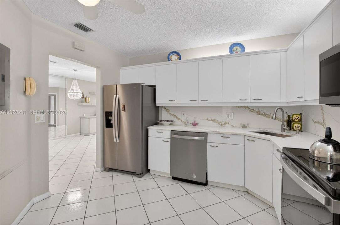 En Venta: $209,900 (3 camas, 2 baños, 1374 Pies cuadrados)