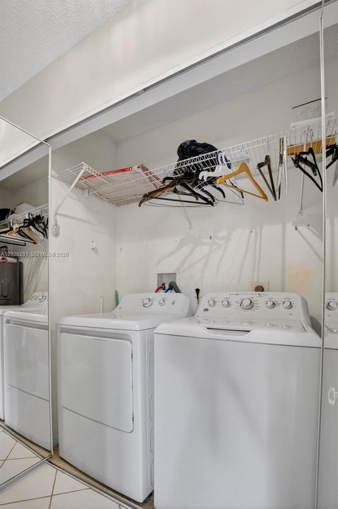 En Venta: $209,900 (3 camas, 2 baños, 1374 Pies cuadrados)