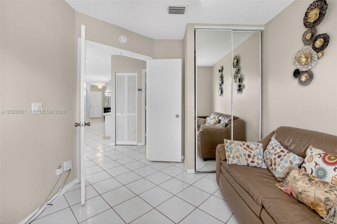 En Venta: $209,900 (3 camas, 2 baños, 1374 Pies cuadrados)