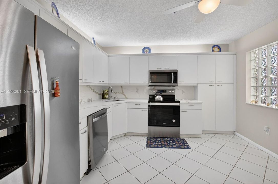 En Venta: $209,900 (3 camas, 2 baños, 1374 Pies cuadrados)