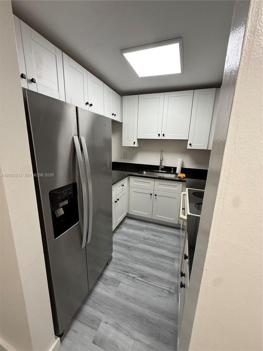 For Sale: $269,000 (2 beds, 1 baths, 834 Square Feet)