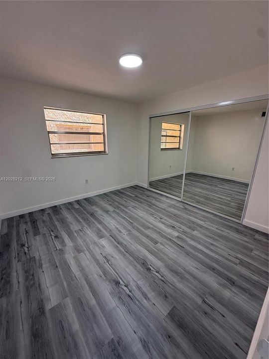 For Sale: $269,000 (2 beds, 1 baths, 834 Square Feet)