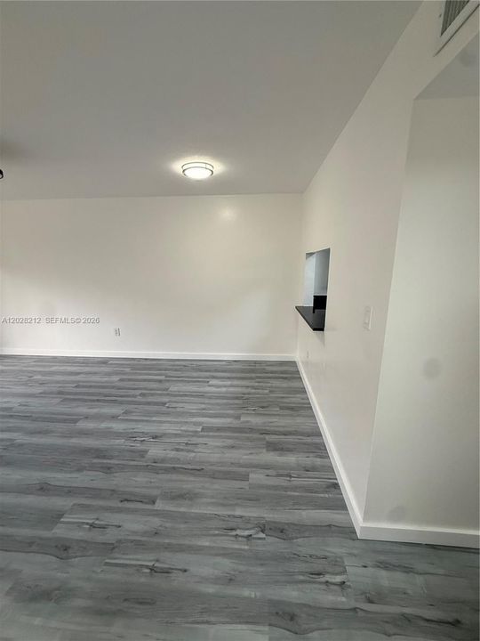 For Sale: $269,000 (2 beds, 1 baths, 834 Square Feet)