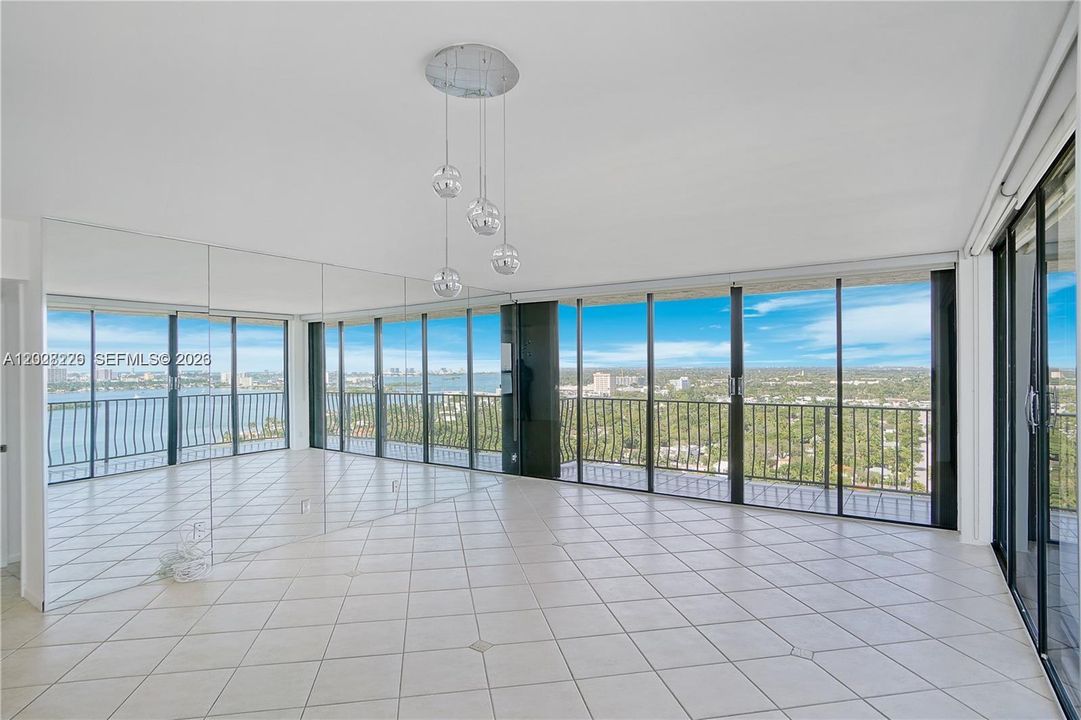 En Venta: $550,000 (2 camas, 2 baños, 1336 Pies cuadrados)