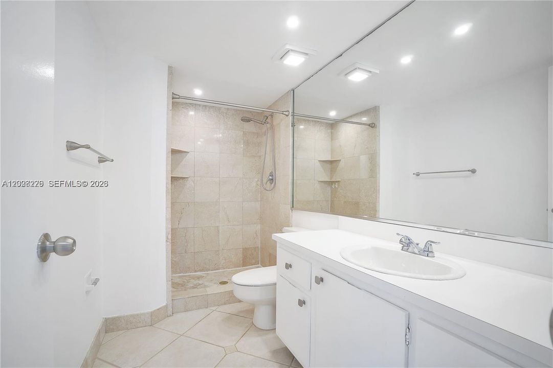 En Venta: $550,000 (2 camas, 2 baños, 1336 Pies cuadrados)